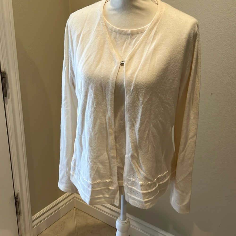 Winter white shell & sweater mock set Sag Harbor Petite M Acrylic lightly worn